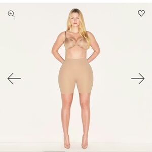 SKIMS Hip Enhancing Shapewear Shorts NWT